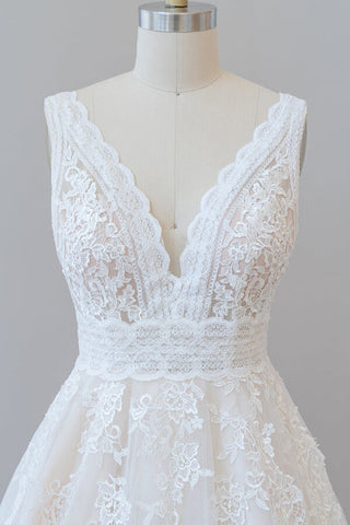 Elegant Long A-line V-neck Appliques Lace Tulle Backless Wedding Dress