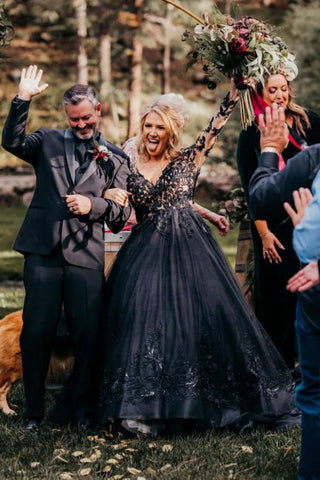 Elegant Long Black A-line V-neck Long Sleeves Wedding Dresses With Lace