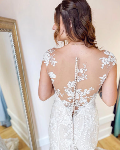 Elegant Long Mermaid Bateau Appliques Lace Backless Wedding Dress