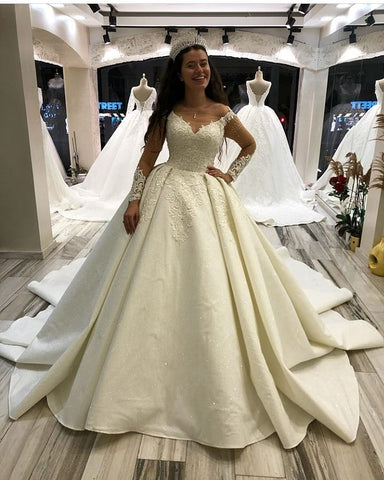 Elegant Long Princess Sweetheart Satin Wedding Dress with Sleeves