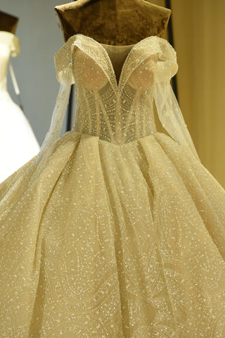 Elegant Long Sleeve Sweetheart Lace-up Ivory Tulle Ball Gown Wedding Dress