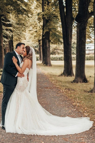 Elegant Mermaid Spaghetti Straps Backless Wedding Dresses With Lace