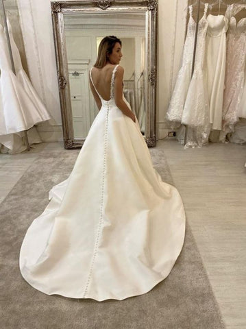 Elegant Sleeveless Tulle Backless A-Line Wedding Dresses With Lace