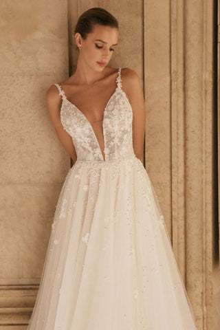 Elegant spaghetti straps sleeveless a-line lace Wedding Dresses