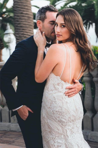 Elegant White V-neck Backless Mermaid Wedding Dresses With Lace