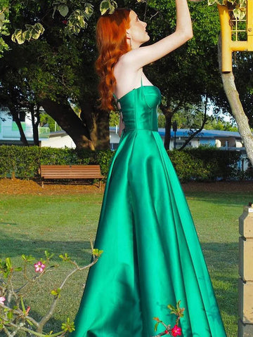 Etherea | Robe de bal longue en satin vert satiné, coupe trapèze, décolleté cœur et fente
