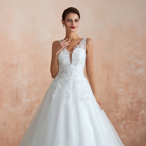 Exquisite Long A-line Appliques Lace Tulle Wedding Dress