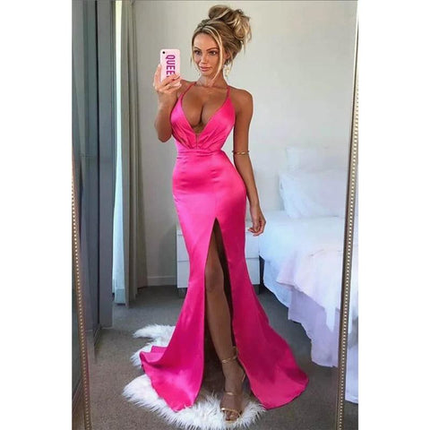 Vestido de fiesta de sirena con escote en V y tirantes finos de satén fucsia con abertura