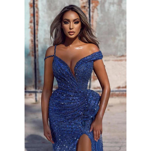 Vestido largo de noche formal con escote en V, hombros descubiertos y cuentas, corte tubo/columna