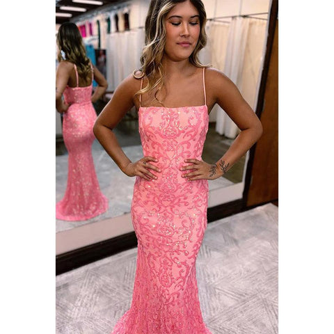 Vestido de fiesta largo con tirantes finos y apliques de lentejuelas