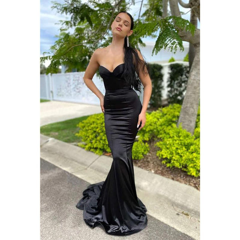 Vestido de fiesta largo de sirena de satén negro con escote corazón 