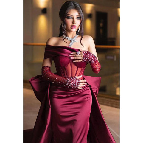 Elegante y lujoso vestido de fiesta con mangas cortas y hombros descubiertos