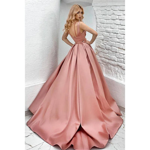 Vestido de fiesta rosa con tirantes finos y corte A 