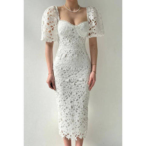 Robe de soirée mi-longue fourreau en dentelle à col carré et manches courtes