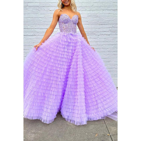 Robe de soirée trapèze en tulle sans bretelles avec appliques et fente latérale 