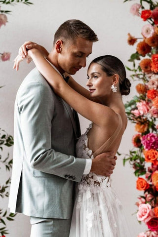 Fabulous A-Line Lace V-neck Sleeveless White Wedding Dress With Appliques