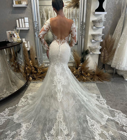 Fabulous Floor Length V-Neck Long Sleeves Mermaid Lace Wedding Dress with Chapel Train
