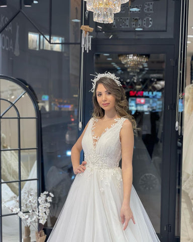 Fabulous Floor Length V-Neck Sleeveless A-Line Tulle Wedding Dress