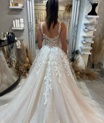 Fabulous Long A-line Sleeveless Lace Wedding Dress With Slit