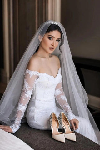 Fabulous Off-the-shoulder Long-Sleeve Mermaid Floor-Length Lace Wedding Dresses with Chapel Train
