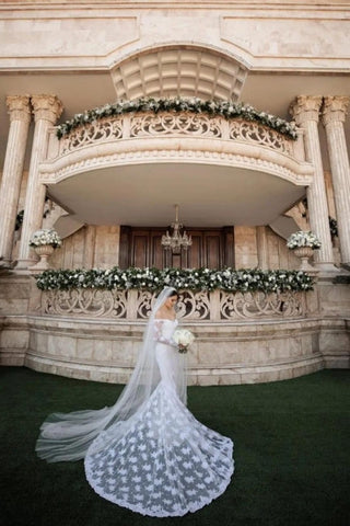 Fabulous Off-the-shoulder Long-Sleeve Mermaid Floor-Length Lace Wedding Dresses with Chapel Train