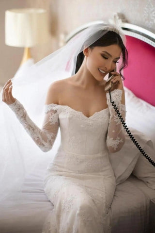 Fabulous Off-the-shoulder Long-Sleeve Mermaid Floor-Length Lace Wedding Dresses with Chapel Train