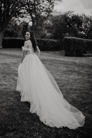 Fabulous Off-the-shoulder Sleeveless A-Line Tulle Wedding Dresses with Appliques
