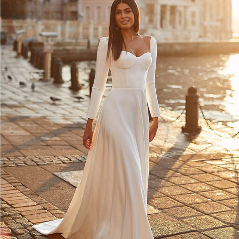 Robes de mariée en satin à manches longues, robes de mariée simples et sexy, décolleté cœur, coupe trapèze, boutonnées 