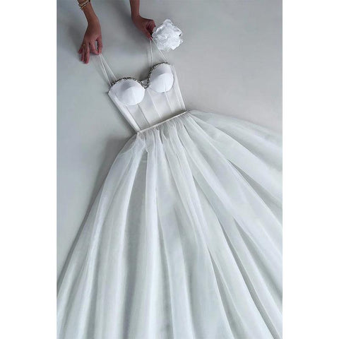 Vestido largo de fiesta formal con tirantes finos y cuentas 