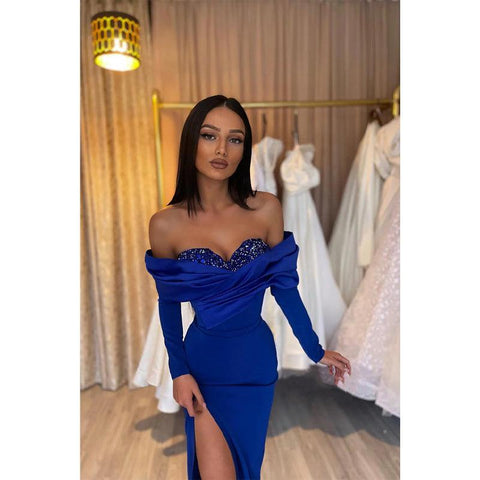 Vestidos de noche formales largos con escote en forma de corazón y mangas largas