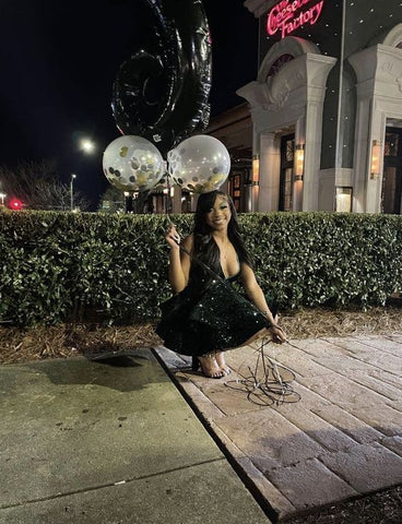 Robe de bal à paillettes noires, décolleté plongeant en V, à volants Y1394