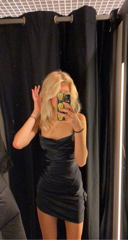 Vestido corto elegante de tirantes finos y cuello redondo para mujer, color negro, ideal para fiestas de bienvenida (modelo Y1310)