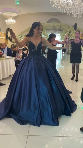 Vestido de fiesta de cumpleaños azul marino con tirantes finos y corte en A Y1612