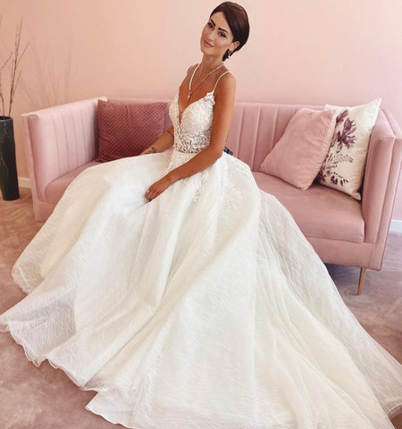 Glamorous Long A-Line V-neck Appliques Lace Tulle Wedding Dress