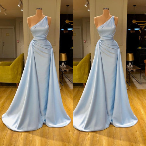 Magnifique robe de bal bleu clair à jupe plissée souple et à une épaule