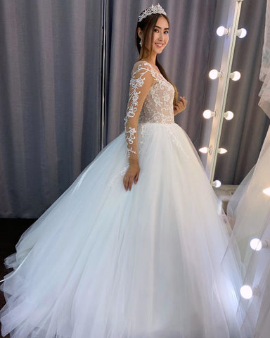 Gorgeous Long A-line Tulle Lace Wedding Dress with Sleeves