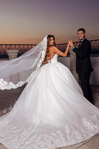 Gorgeous Long Ball Gown Sweetheart Tulle Wedding Dresses with Appliques Lace
