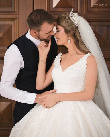 Gorgeous Long Princess V-neck Tulle Lace Wedding Dress