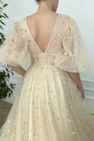 Robe de fiançailles trapèze à col en V, imprimé marguerites, longueur cheville, manches mi-longues, col montant, tulle boutonné et plissé