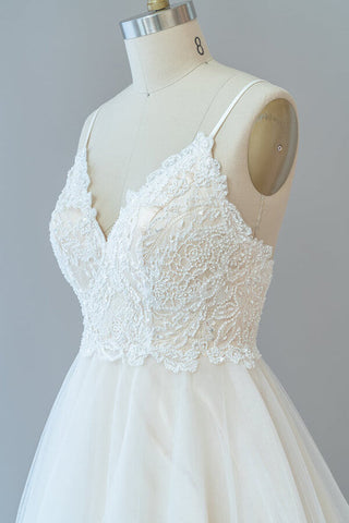 Long A-line Spaghetti Strap Lace Tulle Backless Wedding Dress