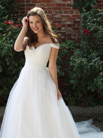 Long A-line Tulle White Prom Dress Off the Shoulder Formal Graduation Evening Dresses