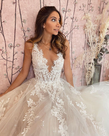 Long A-Line V-neck Appliques Lace Tulle Backless Wedding Dress