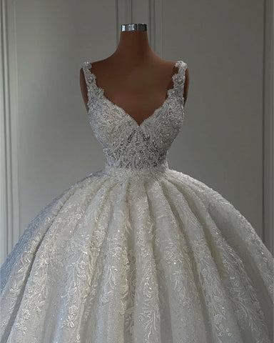 Luxurious Straps Sweetheart Lace Sleeveless Ball Gown Wedding Dresses