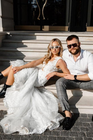 Robe de mariée sirène longue moderne sans manches ornée d'appliques en dentelle