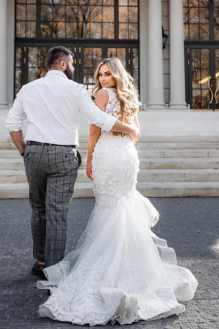 Robe de mariée sirène longue moderne sans manches ornée d'appliques en dentelle
