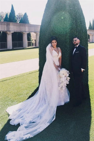 Vestidos de novia modernos sin mangas con escote en V y corte en A con encaje