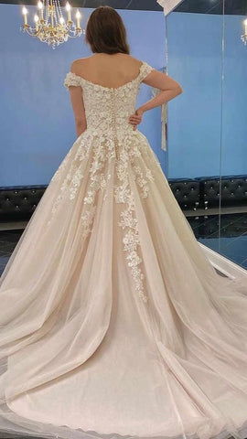 Vestido de novia modesto largo de corte A con hombros descubiertos, de tul y encaje