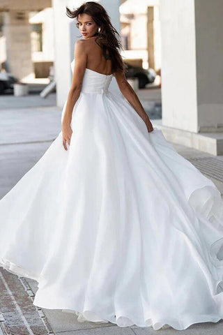 Vestidos de novia modestos, corte línea A, escote corazón y satén glamuroso con perlas MW1024