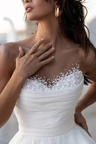 Vestidos de novia modestos, corte línea A, escote corazón y satén glamuroso con perlas MW1024