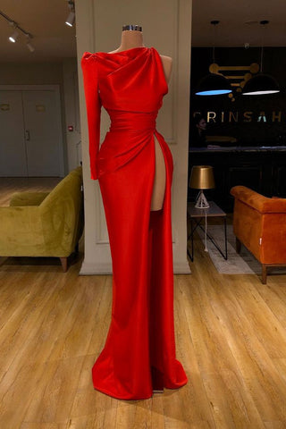 Robe de bal rouge asymétrique à une épaule, fendue haut, plissée souple, manches longues